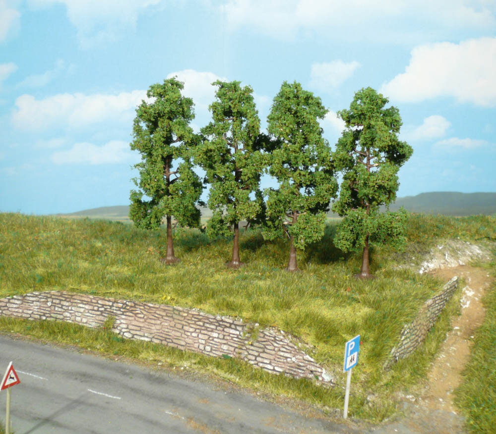 4 LAUBBAUME 11CM