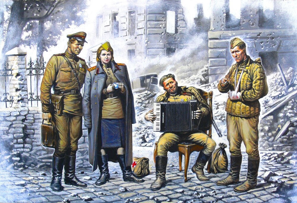 May 1945 (4 figures - 1 officer, 2 soldiers, 1 military servicewoman)