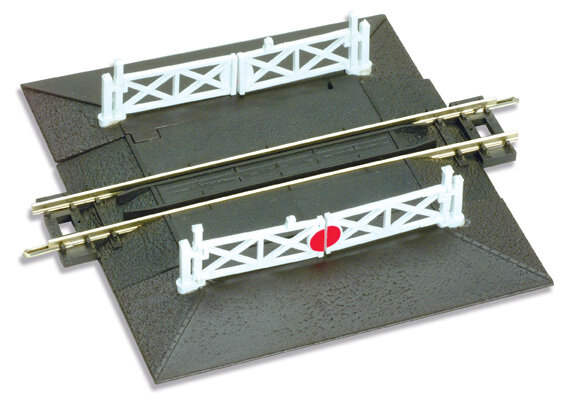 Straight Level Crossing, complete with 2 ramps & 4 gates