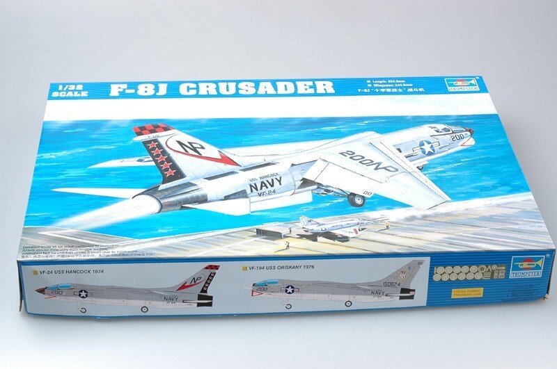 F-8J CRUSADER 1:32