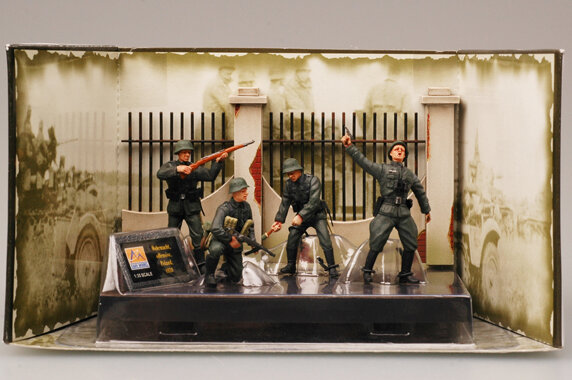 WEHRMACHT OFF.POL'39 1:35
