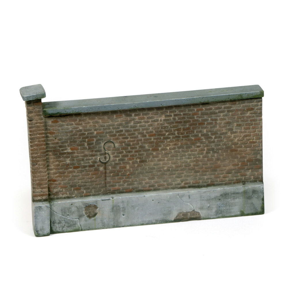 Old Brick Wall 15x10 cm.